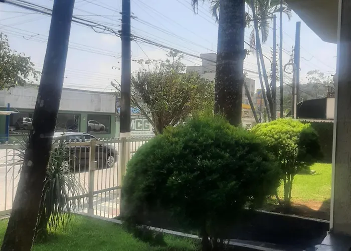 Apto Amplo, confortável, bem localizado, Astúrias Guarujá