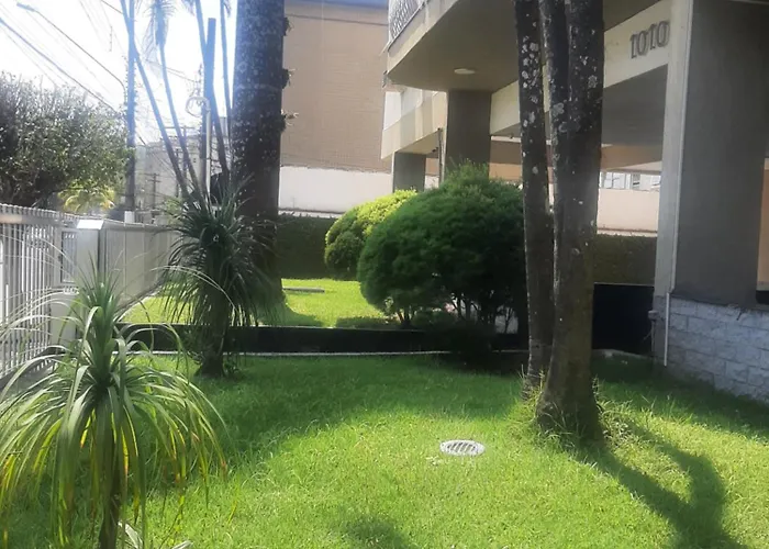 Apto Amplo, confortável, bem localizado, Astúrias Guarujá